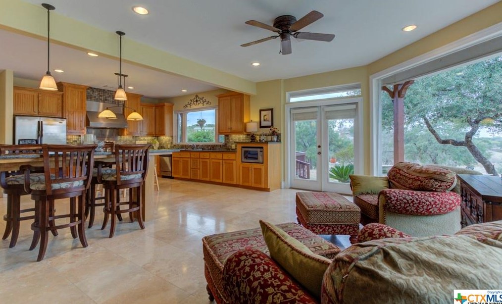 1025-1031 Kings Cv Dr, New Braunfels TX exterior