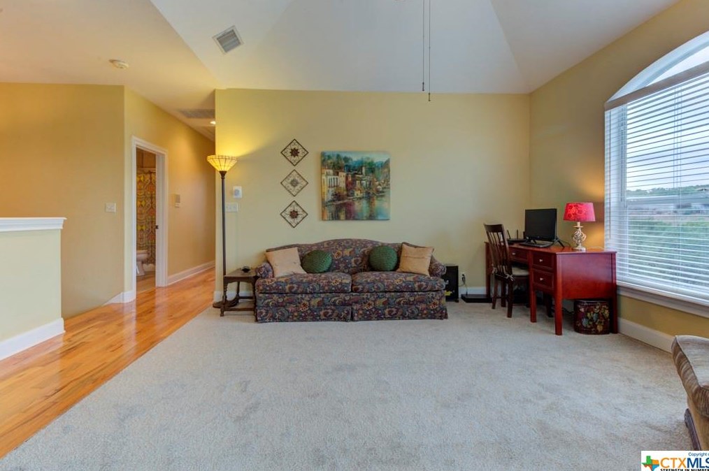 1025-1031 Kings Cv Dr, New Braunfels TX exterior