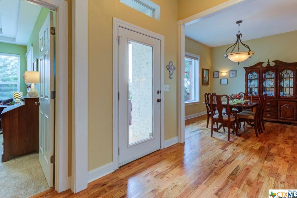 1025-1031 Kings Cv Dr, New Braunfels TX exterior