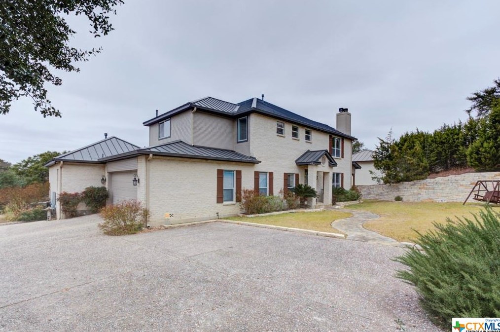 1025-1031 Kings Cv Dr, New Braunfels TX exterior