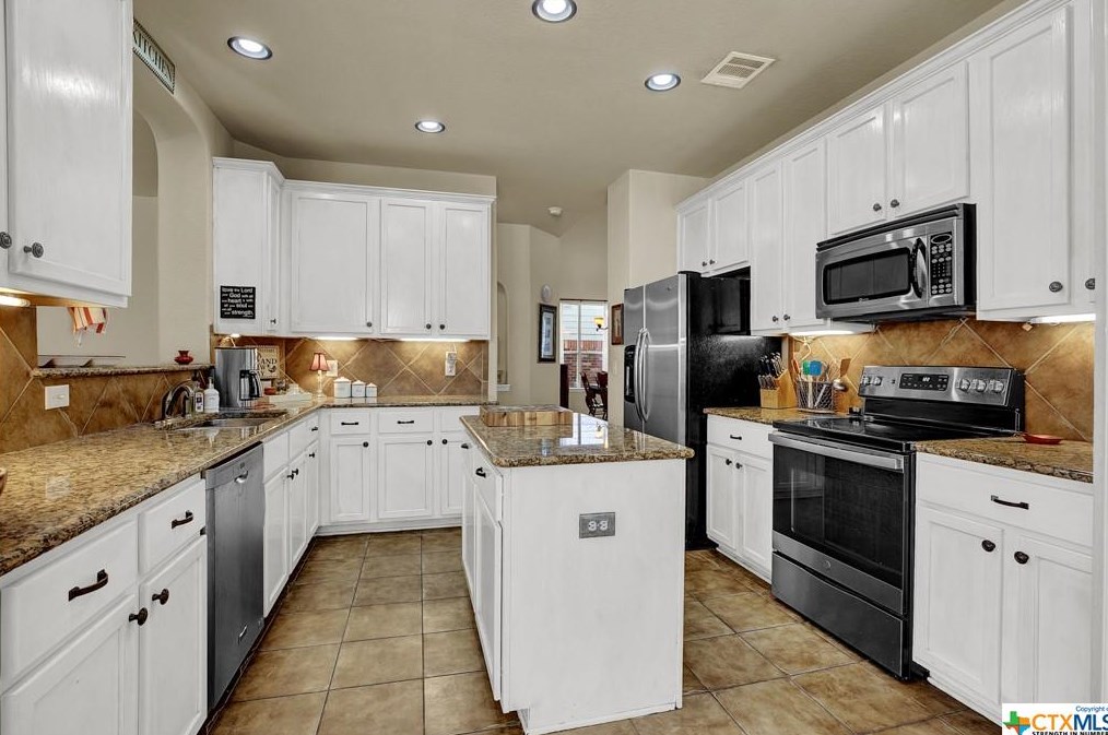 777 San Mateo, New Braunfels TX 78132-2874 exterior