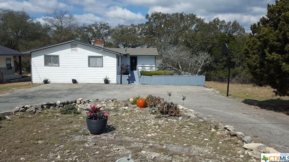 631 Scenic Dr, New Braunfels TX 78133-3675 exterior