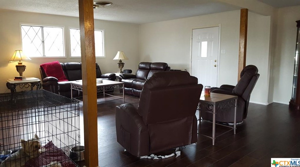 631 Scenic Dr, New Braunfels TX 78133-3675 exterior