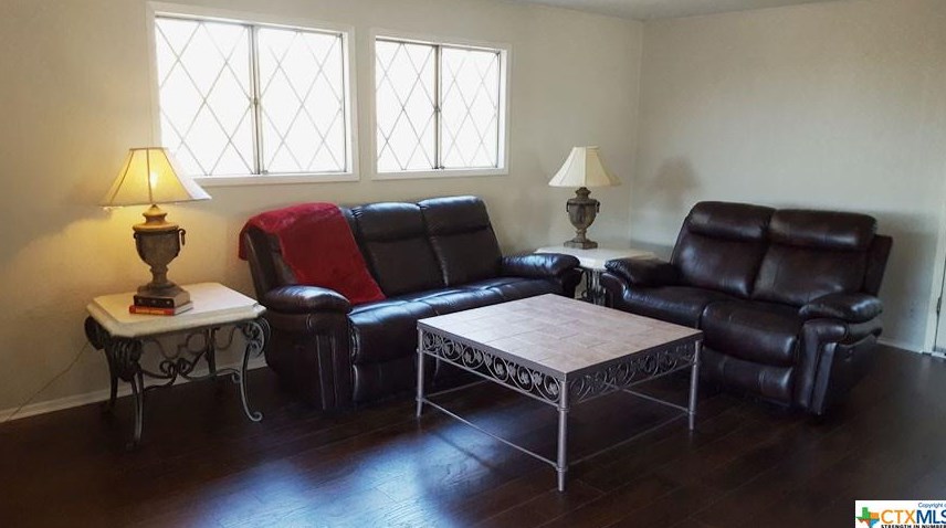 631 Scenic Dr, New Braunfels TX 78133-3675 exterior