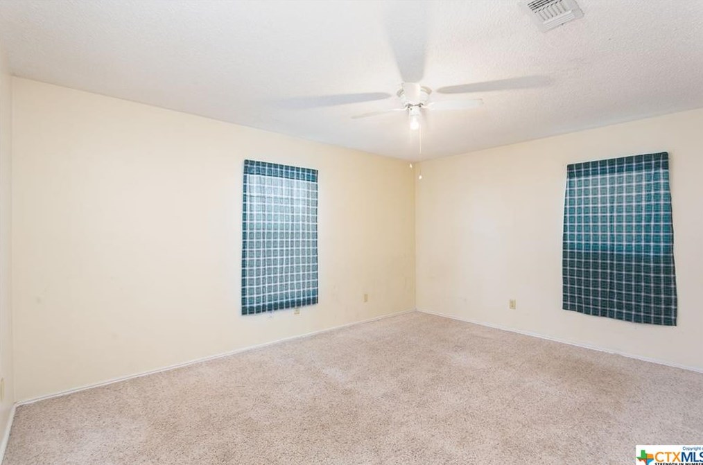 592 Zipp Rd, New Braunfels TX 78130-9613 exterior