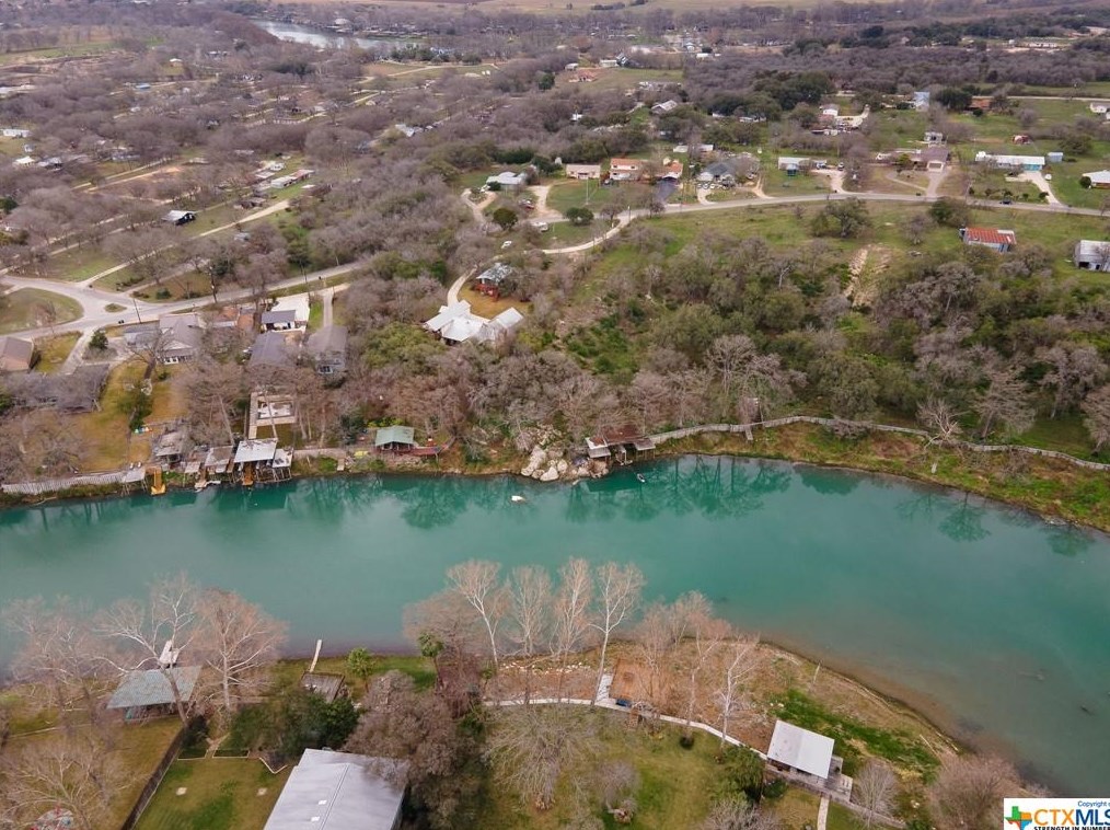 592 Zipp Rd, New Braunfels TX 78130-9613 exterior