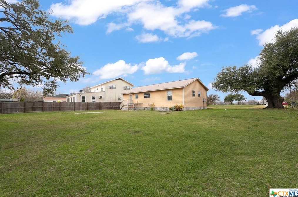 592 Zipp Rd, New Braunfels TX 78130-9613 exterior