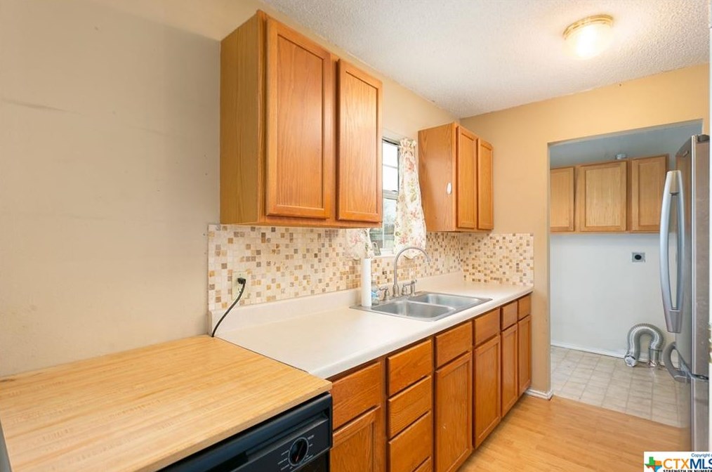 592 Zipp Rd, New Braunfels TX 78130-9613 exterior