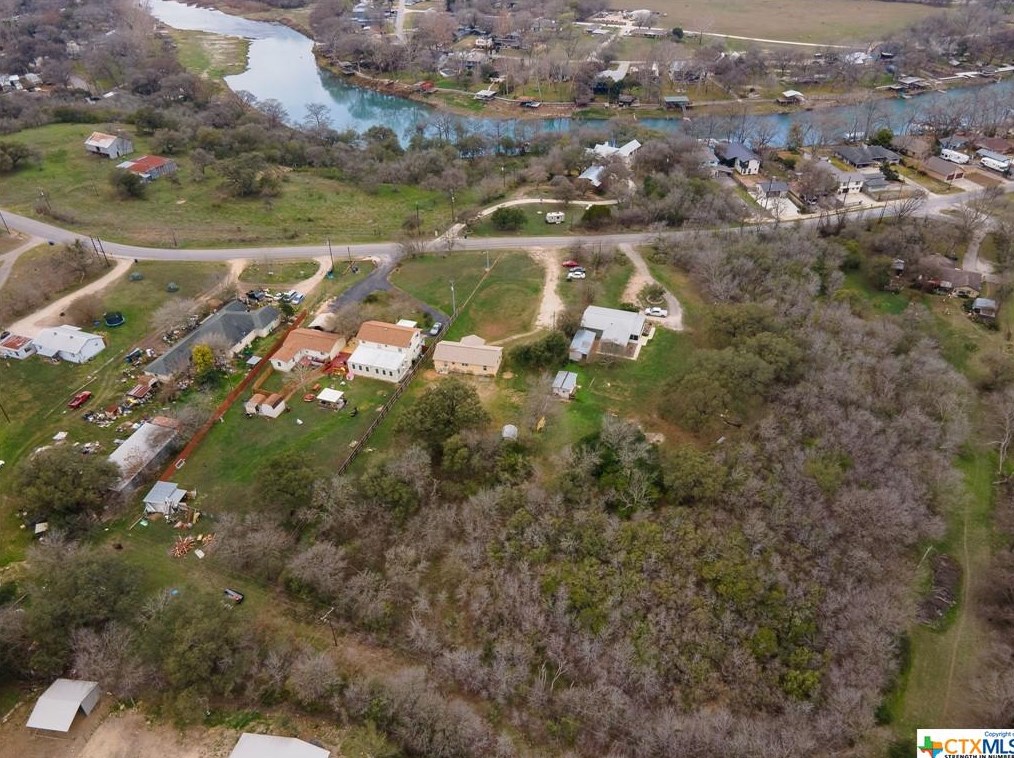 592 Zipp Rd, New Braunfels TX 78130-9613 exterior