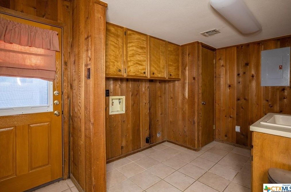 1065 Booneville Ave, New Braunfels TX 78130-4912 exterior