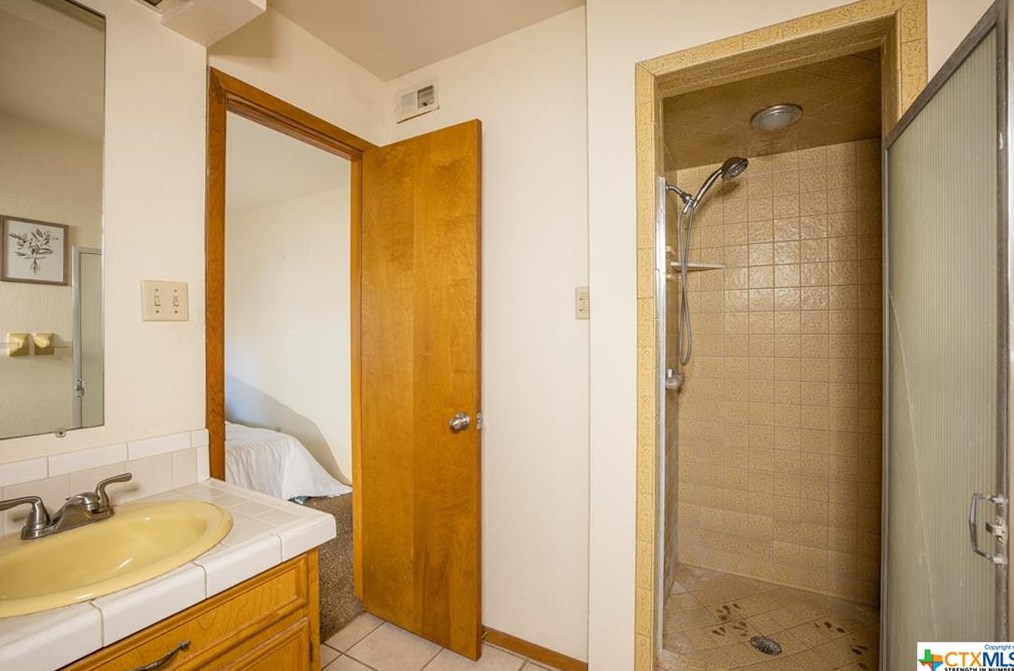 1065 Booneville Ave, New Braunfels TX 78130-4912 exterior