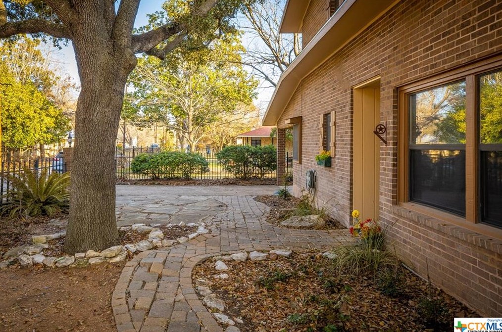 1065 Booneville Ave, New Braunfels TX 78130-4912 exterior