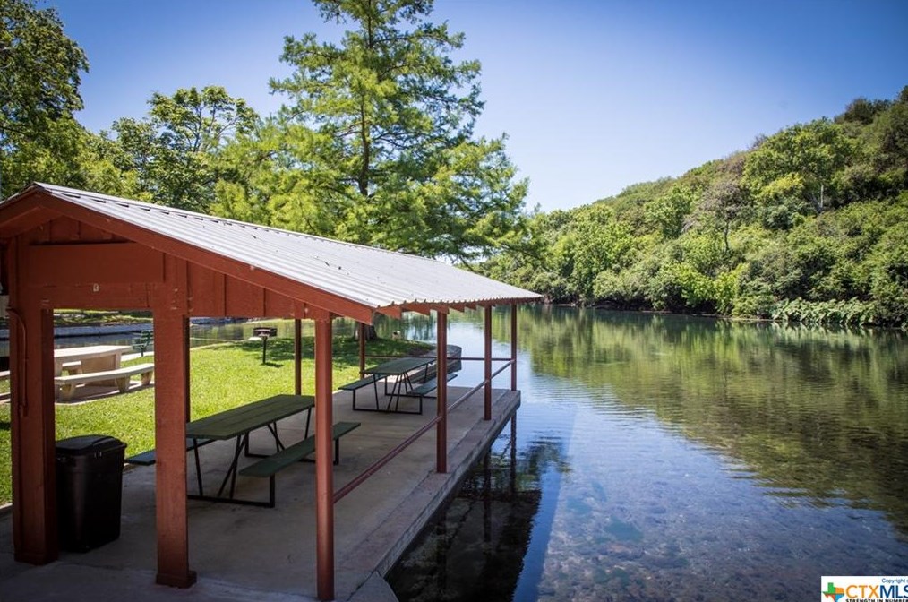 1065 Booneville Ave, New Braunfels TX 78130-4912 exterior