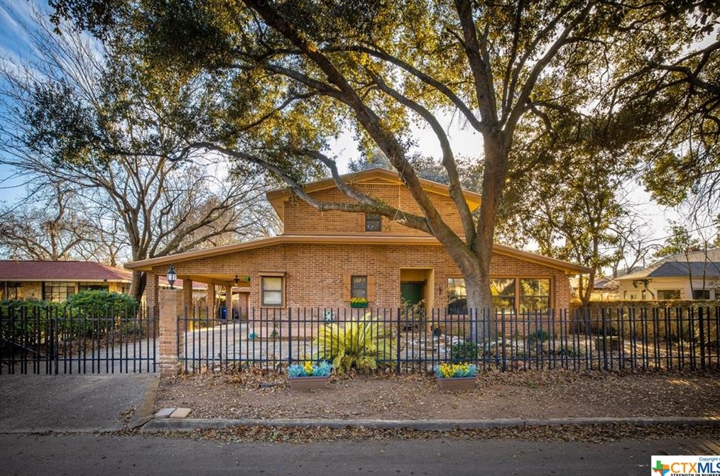 1065 Booneville Ave, New Braunfels TX 78130-4912 exterior