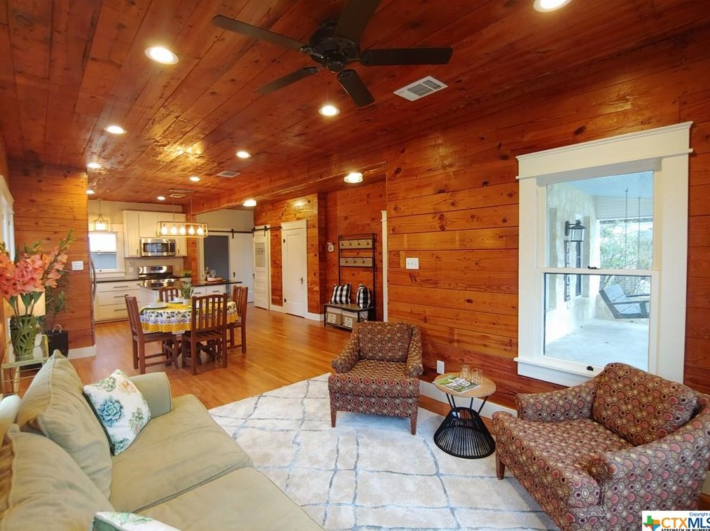 519 Magazine Ave, New Braunfels TX 78130-5754 exterior