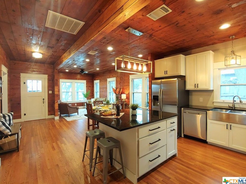 519 Magazine Ave, New Braunfels TX 78130-5754 exterior