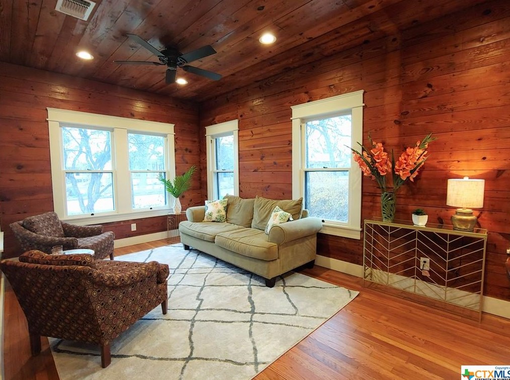 519 Magazine Ave, New Braunfels TX 78130-5754 exterior