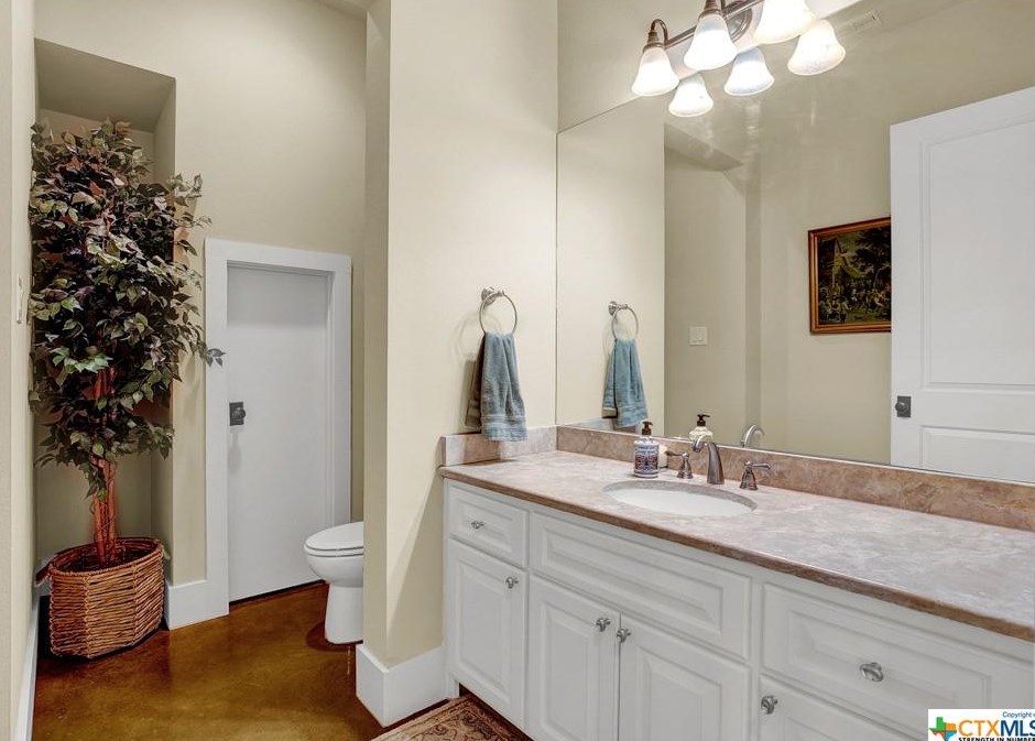 635 Stadtbach St, New Braunfels TX 78130-5461 exterior