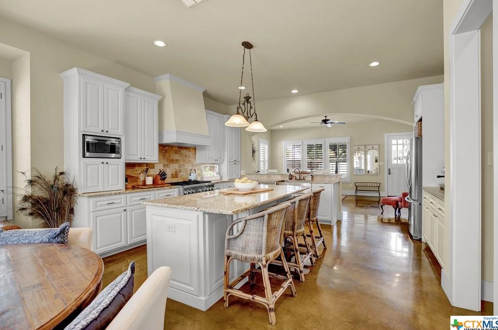 635 Stadtbach St, New Braunfels TX 78130-5461 exterior