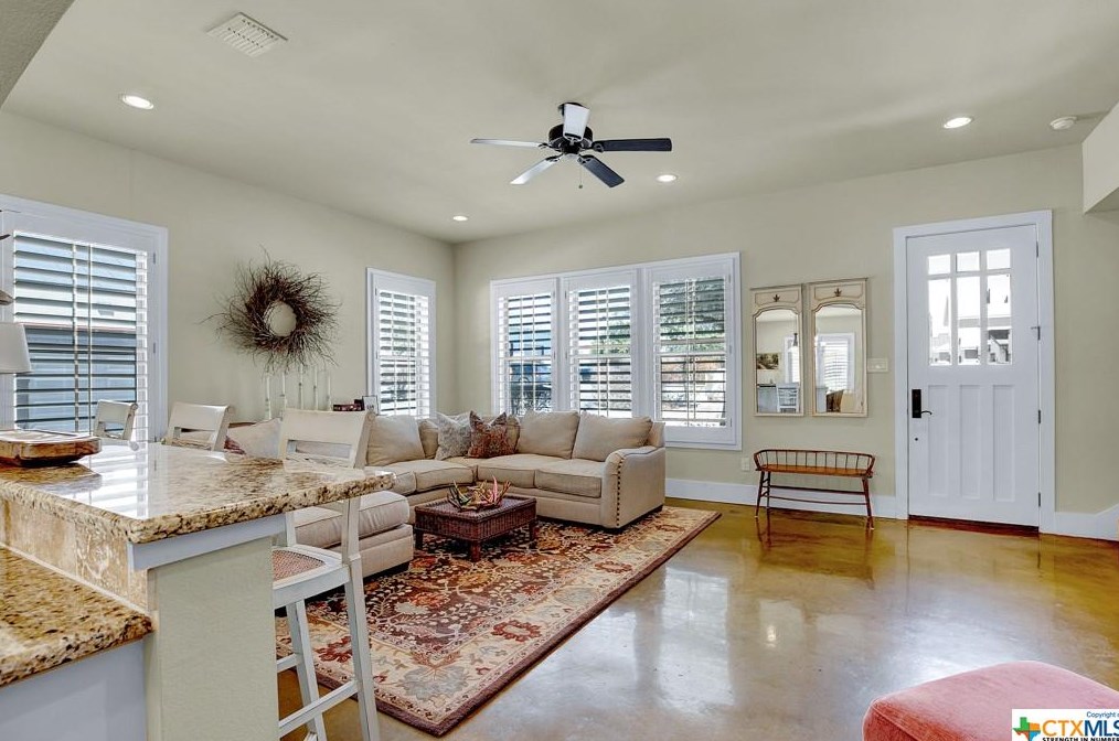 635 Stadtbach St, New Braunfels TX 78130-5461 exterior