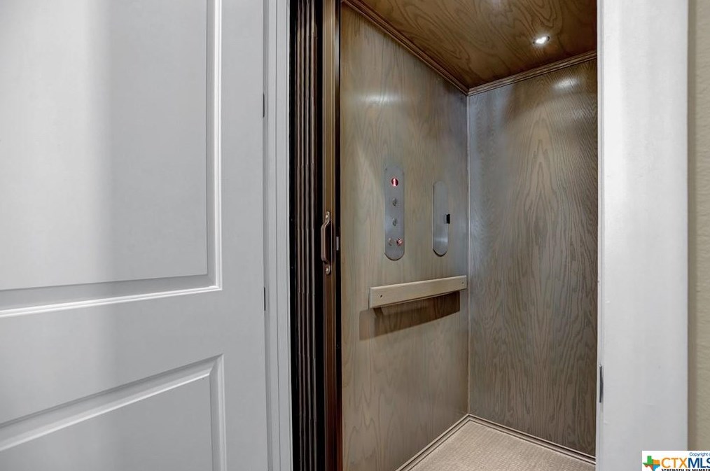 635 Stadtbach St, New Braunfels TX 78130-5461 exterior