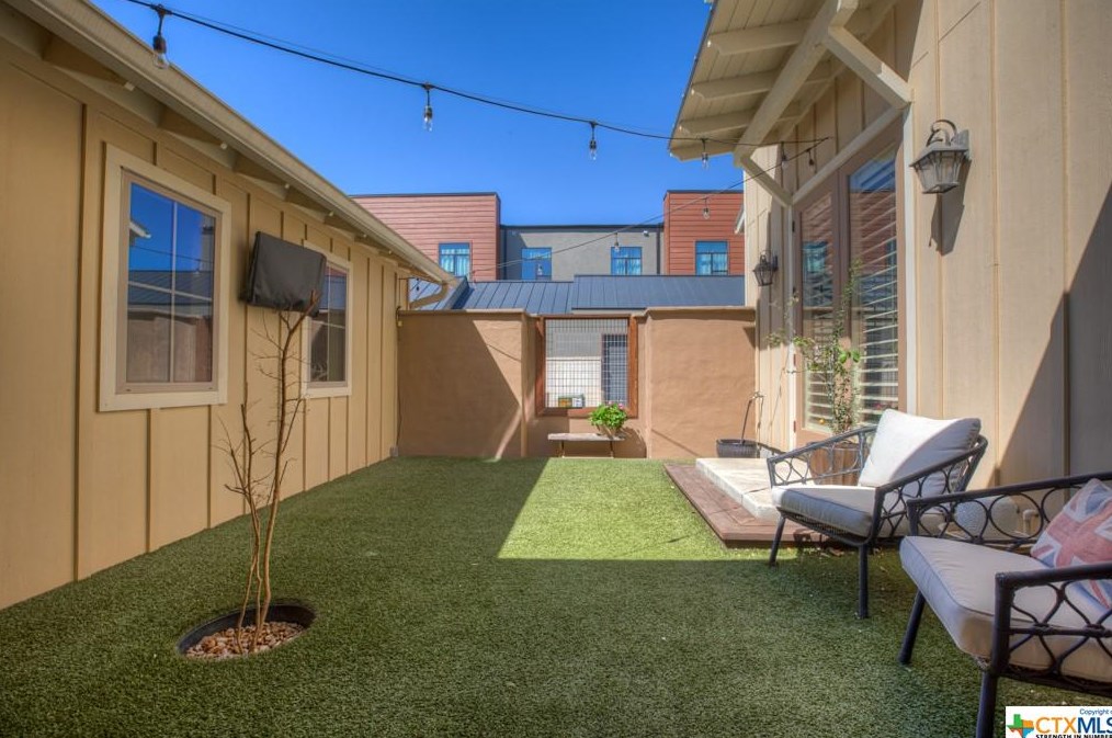 635 Stadtbach St, New Braunfels TX 78130-5461 exterior