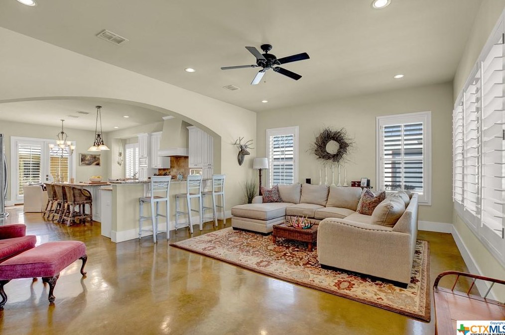 635 Stadtbach St, New Braunfels TX 78130-5461 exterior