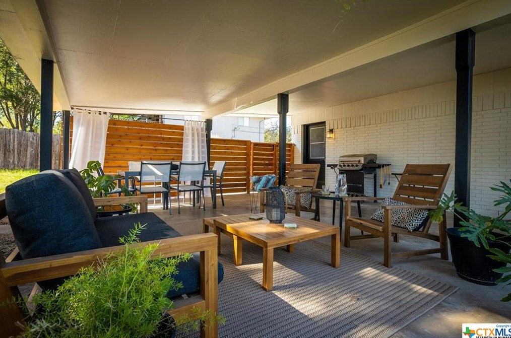 561 Beverly Ln, New Braunfels TX 78130-6147 exterior