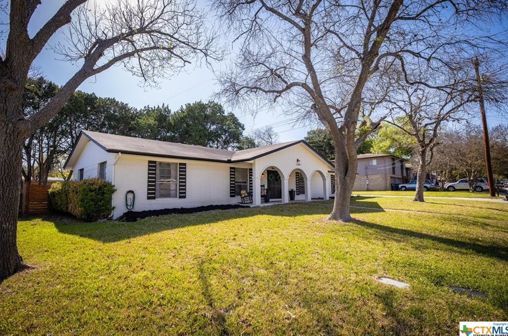 561 Beverly Ln, New Braunfels TX 78130-6147 exterior