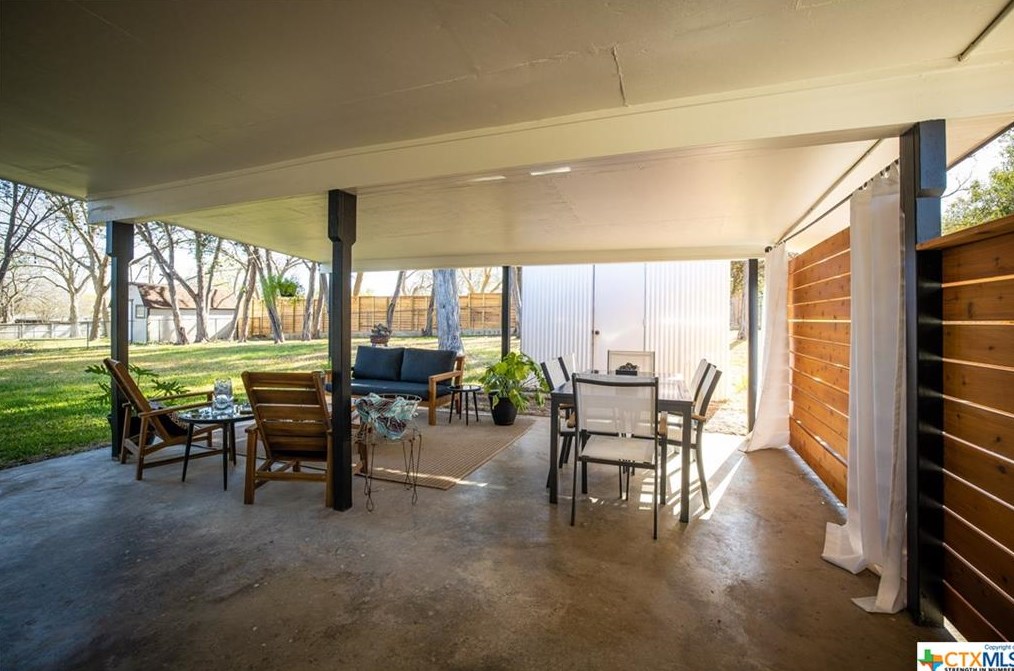 561 Beverly Ln, New Braunfels TX 78130-6147 exterior