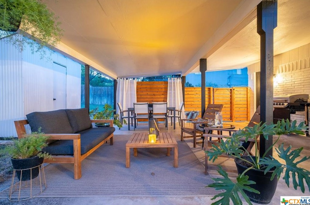 561 Beverly Ln, New Braunfels TX 78130-6147 exterior