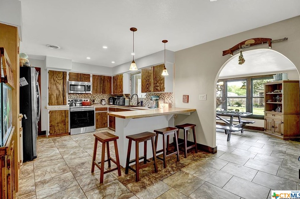 762 Carl Dr, New Braunfels TX 78130-2917 exterior