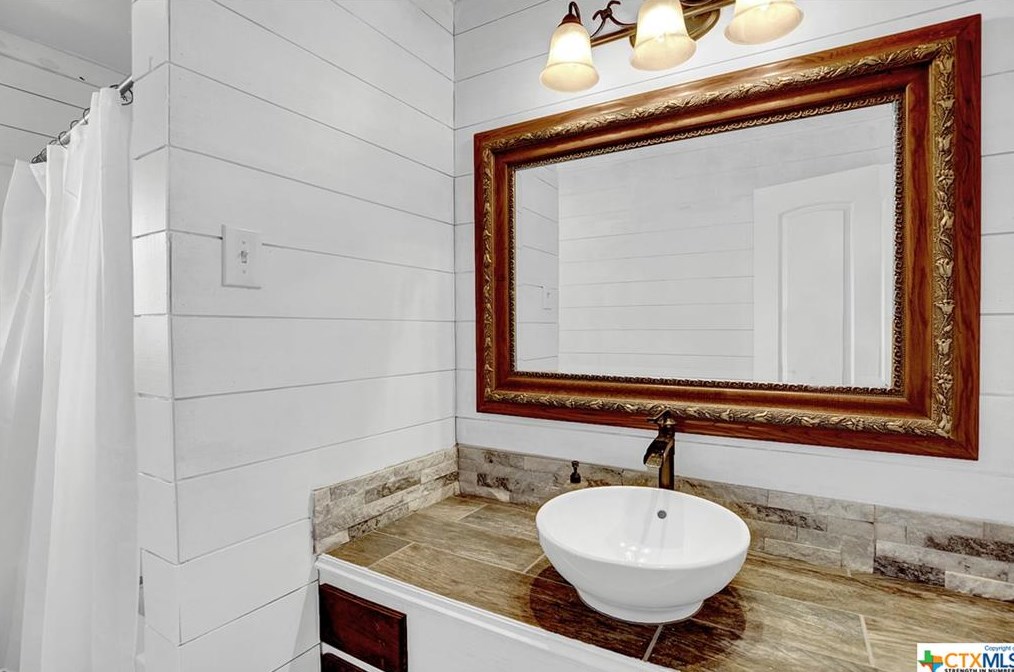 762 Carl Dr, New Braunfels TX 78130-2917 exterior