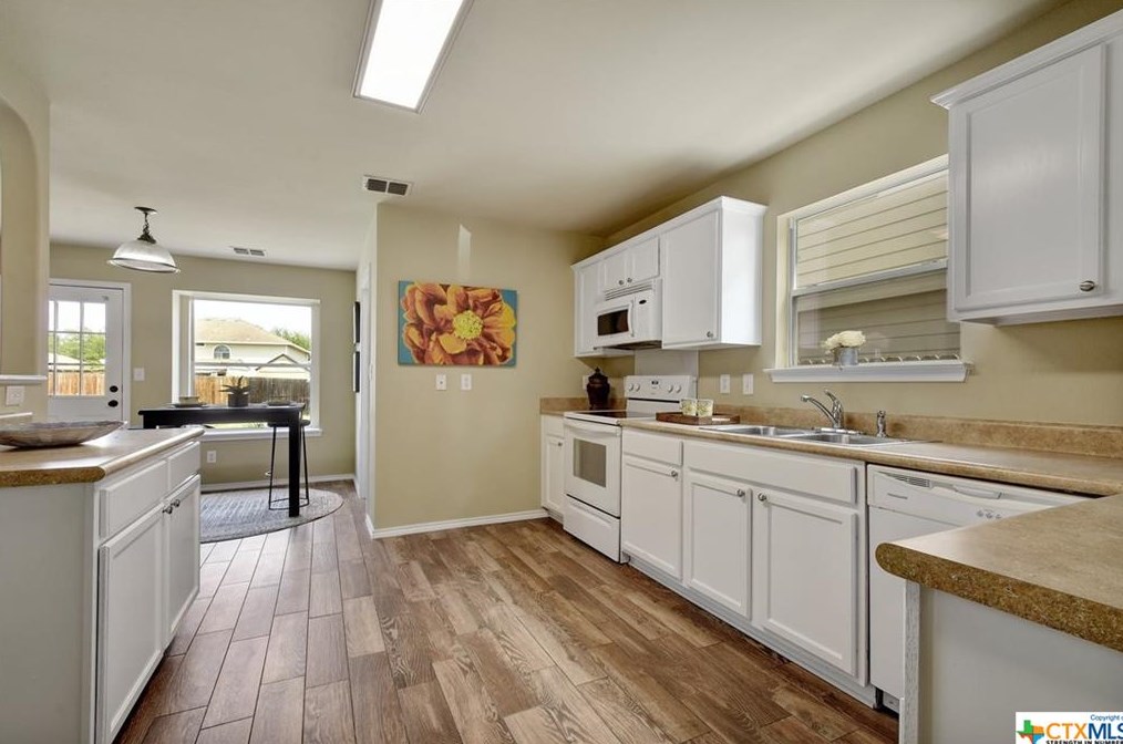 2473 Medina Dr, New Braunfels TX 78130-3185 exterior