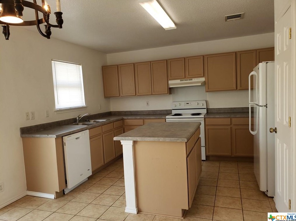 108 Capistrano Dr, San Marcos TX  78666-6868 exterior