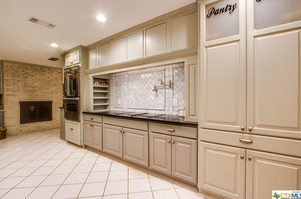 842 Timber Dr, New Braunfels TX 78130-6629 exterior