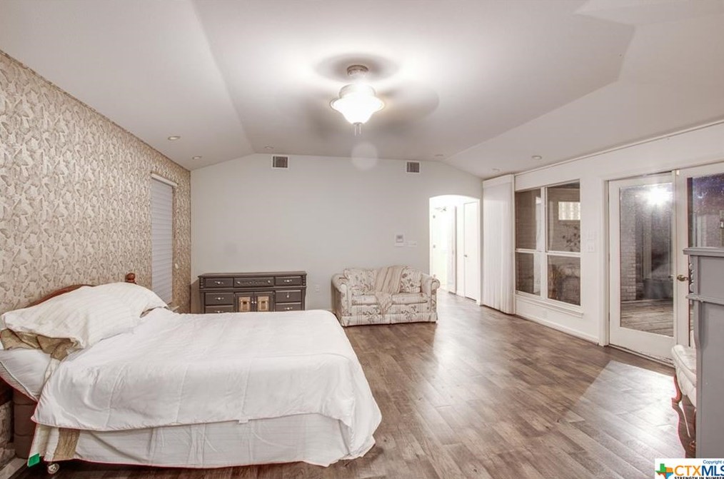 842 Timber Dr, New Braunfels TX 78130-6629 exterior