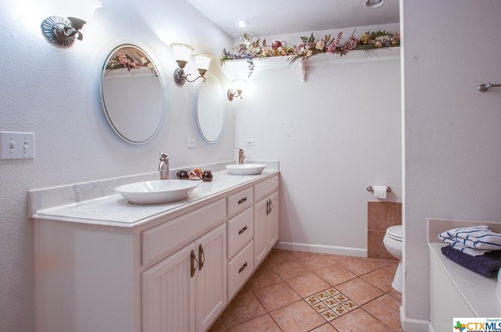 842 Timber Dr, New Braunfels TX 78130-6629 exterior