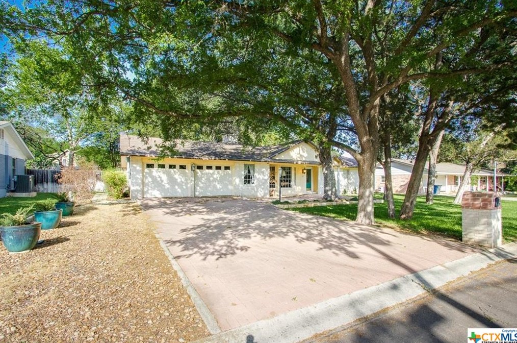 842 Timber Dr, New Braunfels TX 78130-6629 exterior