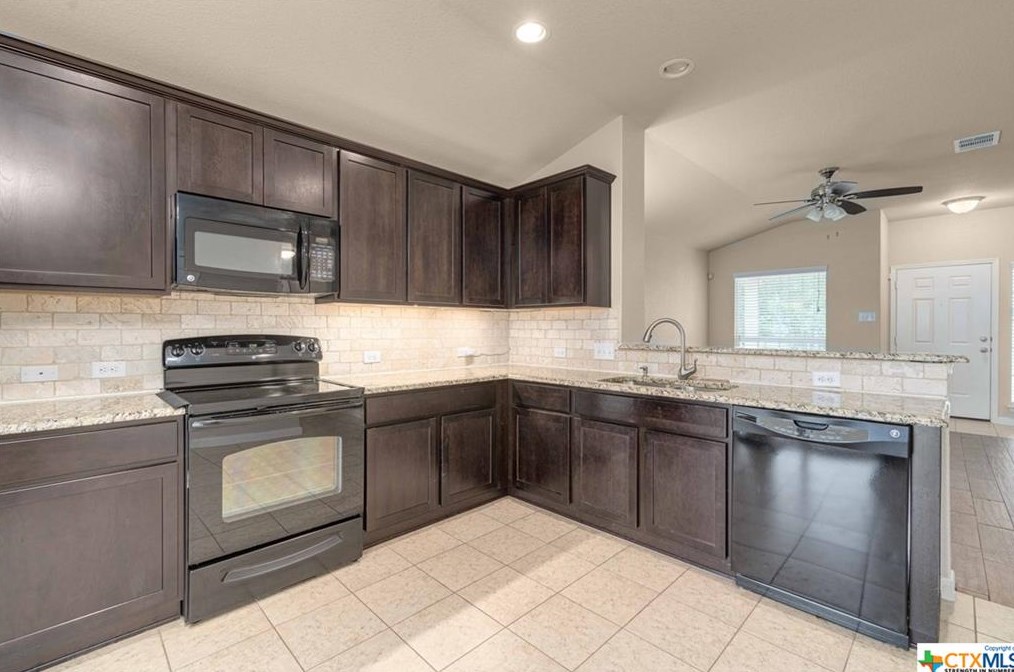 732 Guna Dr, New Braunfels TX 78130-2012 exterior