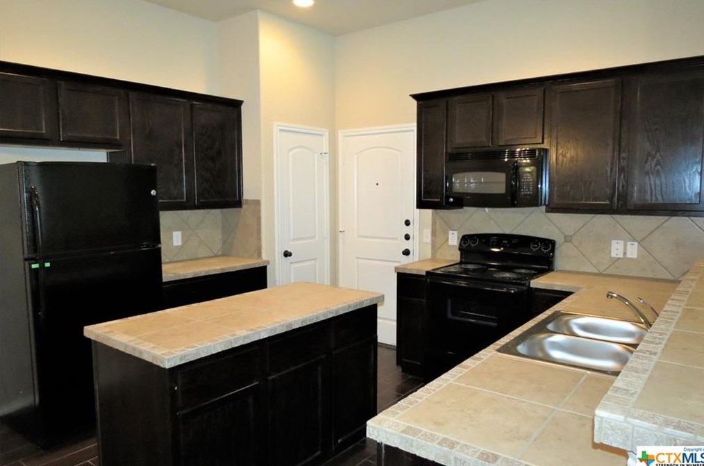 298 Rosalie Dr, New Braunfels TX  78130-3489 exterior