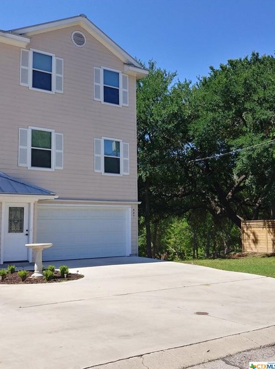 607 Creek Dr, New Braunfels TX  78130-6105 exterior