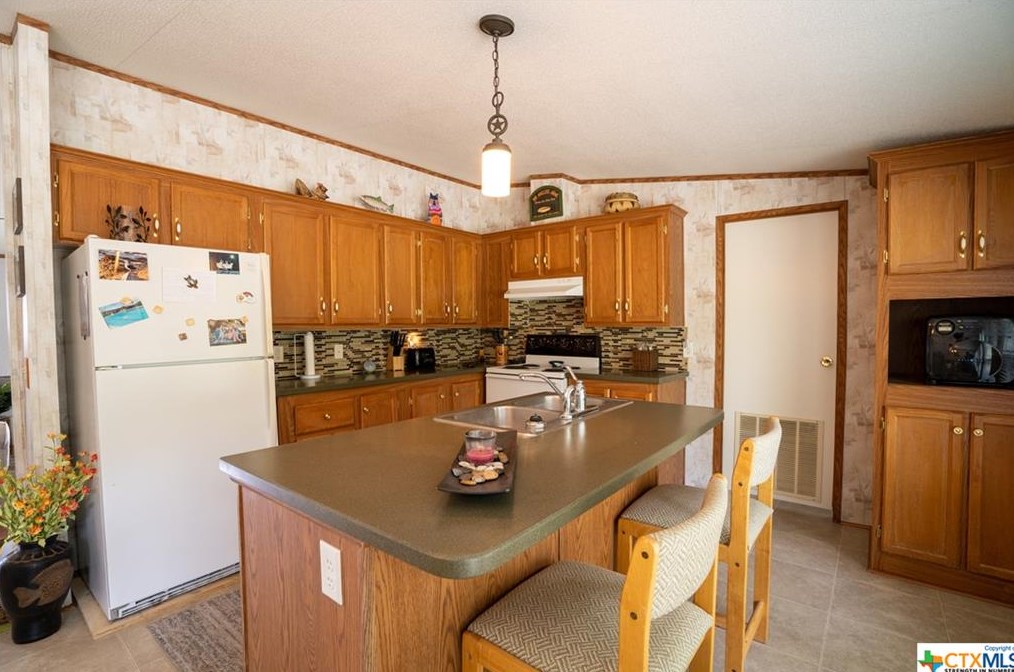 1502 Cyn Trce, New Braunfels TX  78133-2145 exterior