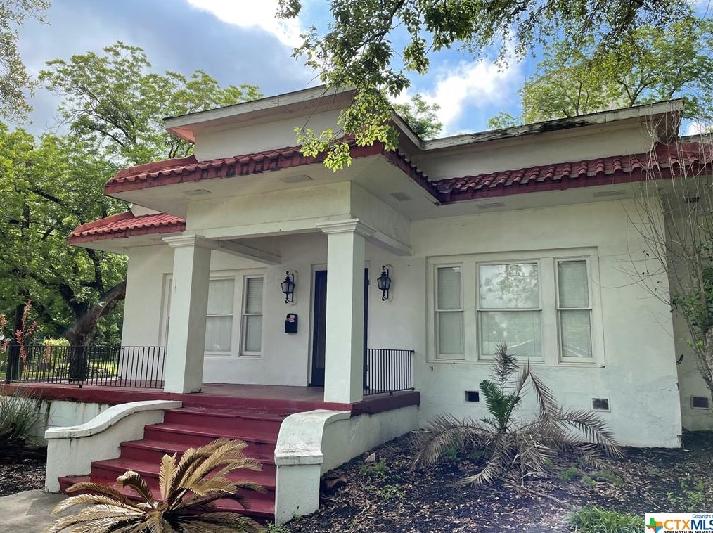 1009 Stonewall St, New Braunfels TX  78130-5841 exterior