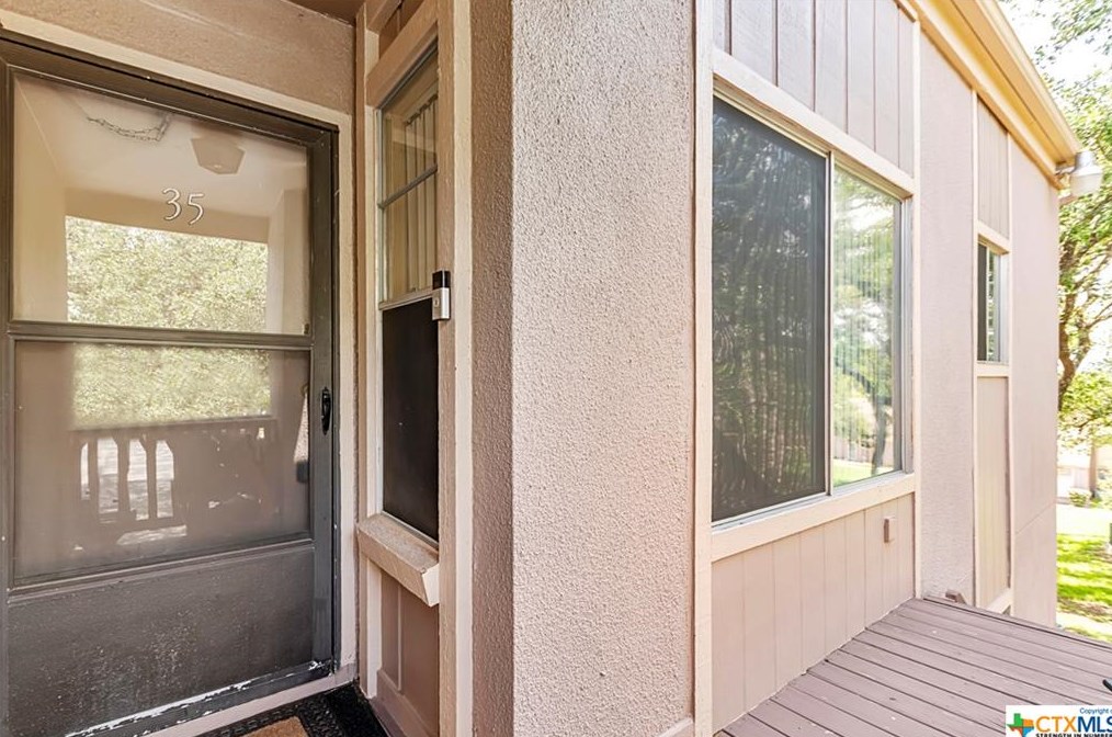 1029 Parkview Dr, New Braunfels TX 78133-3319 exterior