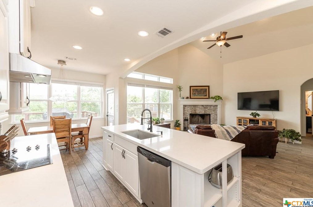 1882 Rush Crk, New Braunfels TX 78133-5992 exterior