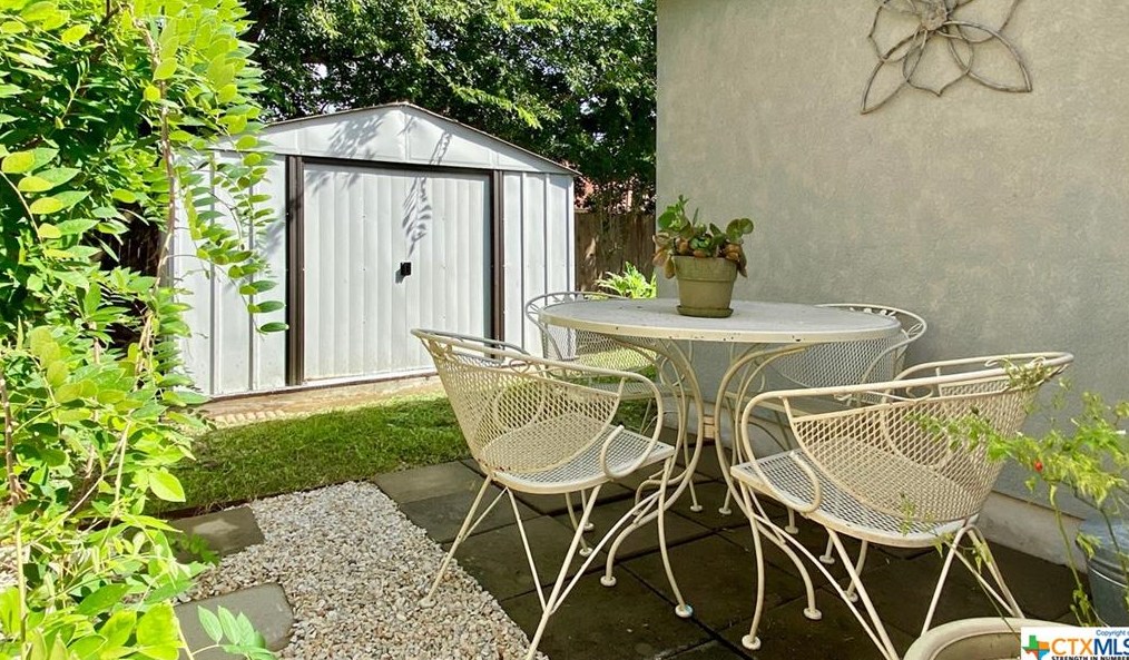 216 Dogwood Dr, New Braunfels TX 78130-4899 exterior