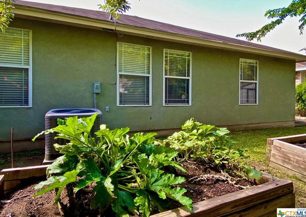 216 Dogwood Dr, New Braunfels TX 78130-4899 exterior