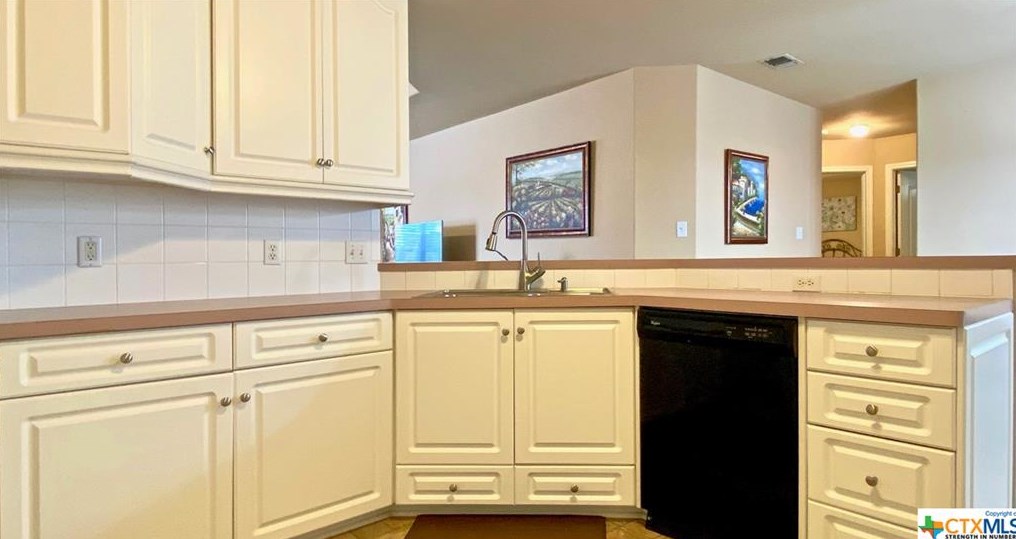 216 Dogwood Dr, New Braunfels TX 78130-4899 exterior