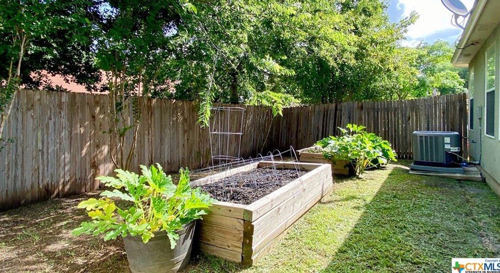 216 Dogwood Dr, New Braunfels TX 78130-4899 exterior